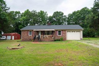 710 Neighborhood Rd, Wellford, SC 29385