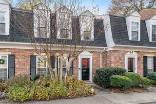 5 Spinning House NW Place, Atlanta, GA 30318