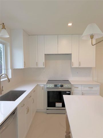 19221 SW 92nd Rd, Cutler Bay, FL 33157