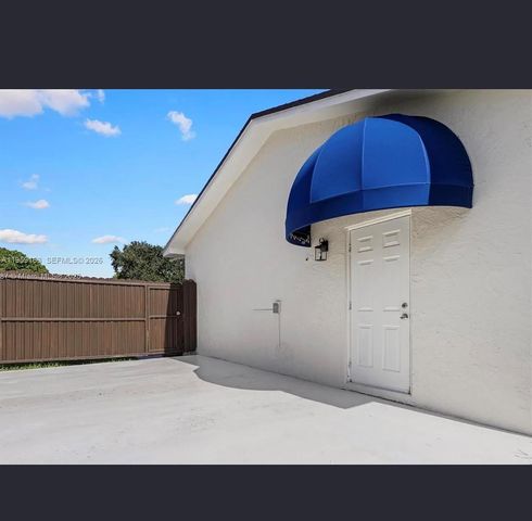 19221 SW 92nd Rd, Cutler Bay, FL 33157