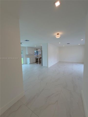 19221 SW 92nd Rd, Cutler Bay, FL 33157