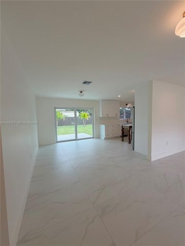 19221 SW 92nd Rd, Cutler Bay, FL 33157