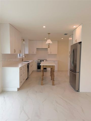 19221 SW 92nd Rd, Cutler Bay, FL 33157