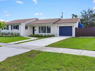 19221 SW 92nd Rd, Cutler Bay, FL 33157