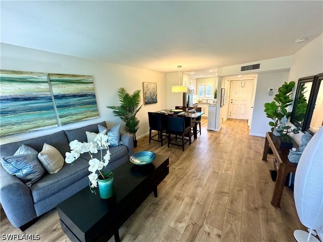 400 Forest Lakes BLVD 301, Naples, FL 34105
