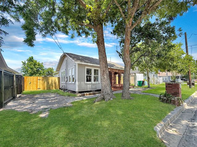 304 Stimson Avenue, Baytown, TX 77520