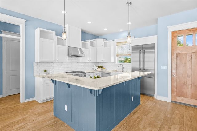 1041 Fiji Dr., Rockport, TX 78382