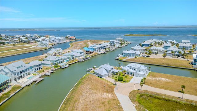 1041 Fiji Dr., Rockport, TX 78382