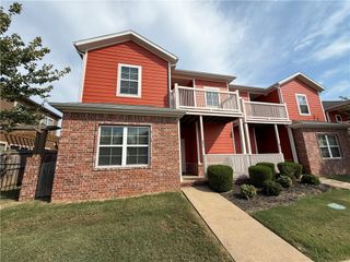 692 N Wordsworth Lane, Fayetteville, AR 72704