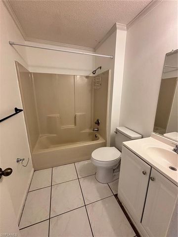 5308 Treetops DR H204, Naples, FL 34113