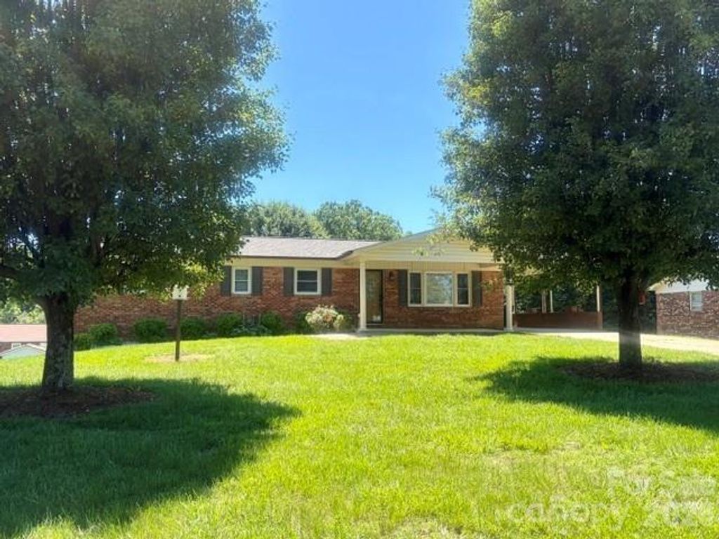 620 Central Street, Hudson, NC 28638