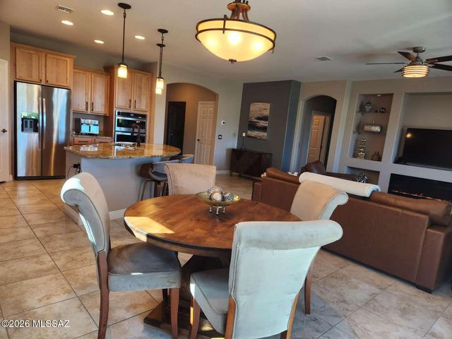 7100 W Cliff Spring Trail, Marana, AZ 85658