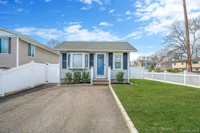 56 Bay Avenue, Ronkonkoma, NY 11779