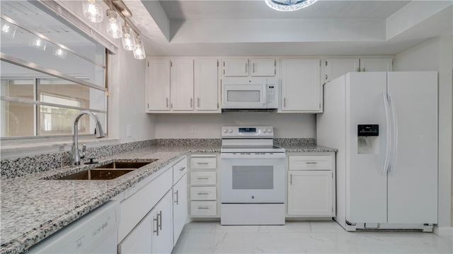 5657 Eichen CIR E, Fort Myers, FL 33919