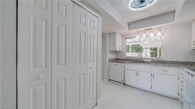5657 Eichen CIR E, Fort Myers, FL 33919