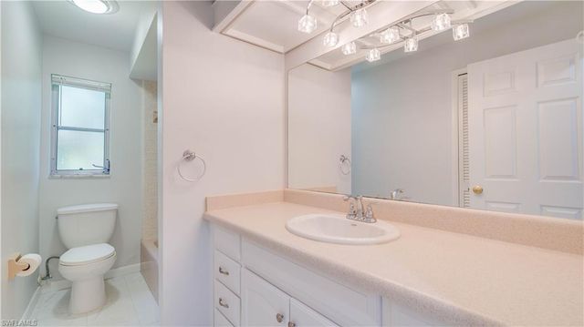 5657 Eichen CIR E, Fort Myers, FL 33919