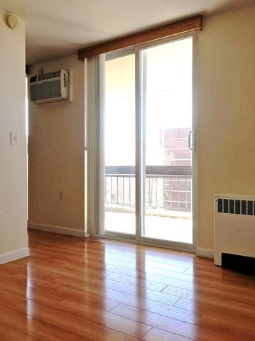 872 Mass Ave 311, Cambridge, MA 02139