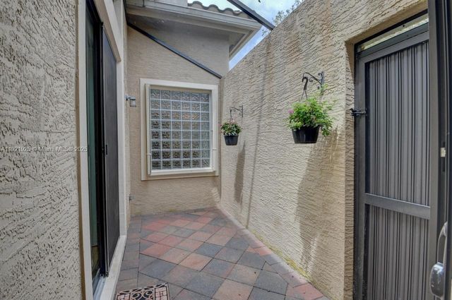 8181 Banpo Bridge Way, Delray Beach, FL 33446