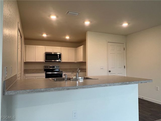 1020 NW 12th TER, Cape Coral, FL 33993