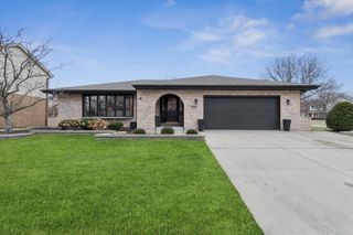 7800 Dorchester Lane, Darien, IL 60561