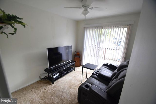 3 GRANVILLE LN, Newark, DE 19713