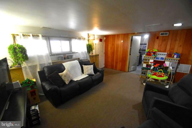 3 GRANVILLE LN, Newark, DE 19713