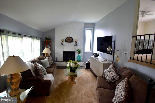 3 GRANVILLE LN, Newark, DE 19713