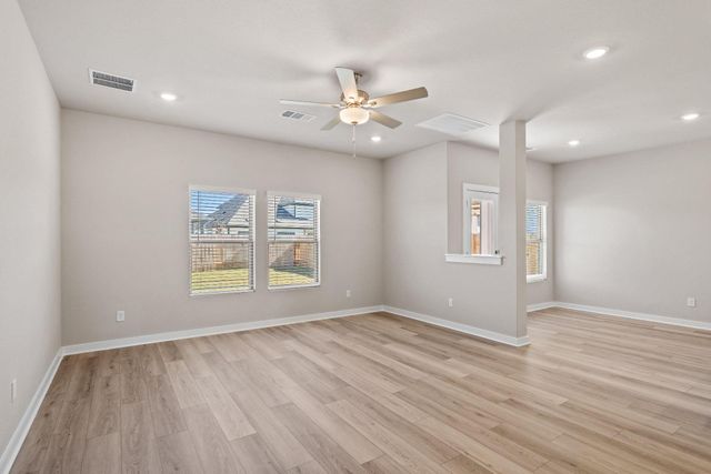 251 Red Tail Hawk LN, Cedar Creek, TX 78612