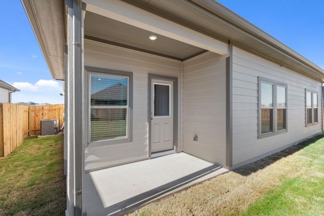 251 Red Tail Hawk LN, Cedar Creek, TX 78612