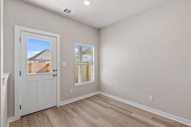 251 Red Tail Hawk LN, Cedar Creek, TX 78612