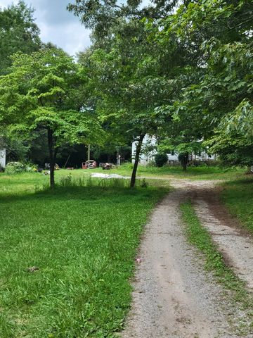 145 Edgewood Ln, Winchester, TN 37398