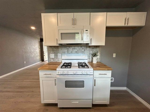 304 Crestview Dr, Elgin, OK 73538