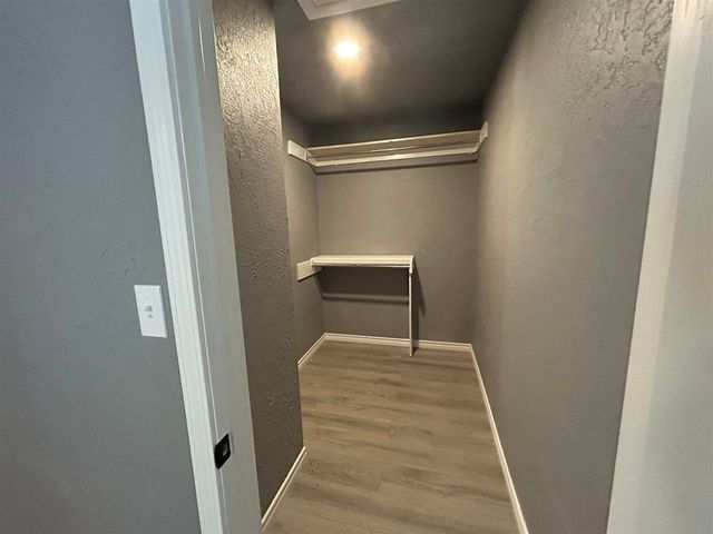 304 Crestview Dr, Elgin, OK 73538