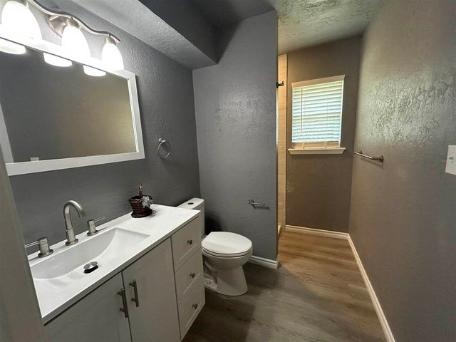 304 Crestview Dr, Elgin, OK 73538