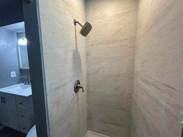 304 Crestview Dr, Elgin, OK 73538