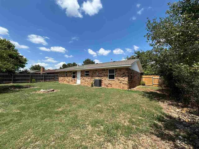 304 Crestview Dr, Elgin, OK 73538