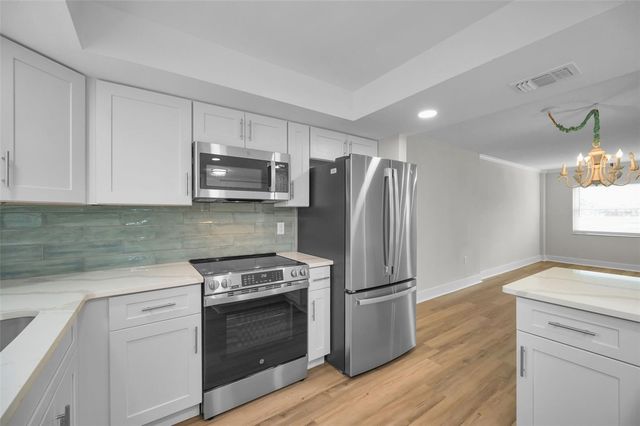 4650 COVE CIRCLE 105, St Petersburg, FL 33708
