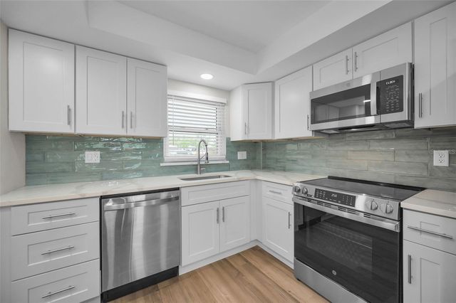 4650 COVE CIRCLE 105, St Petersburg, FL 33708