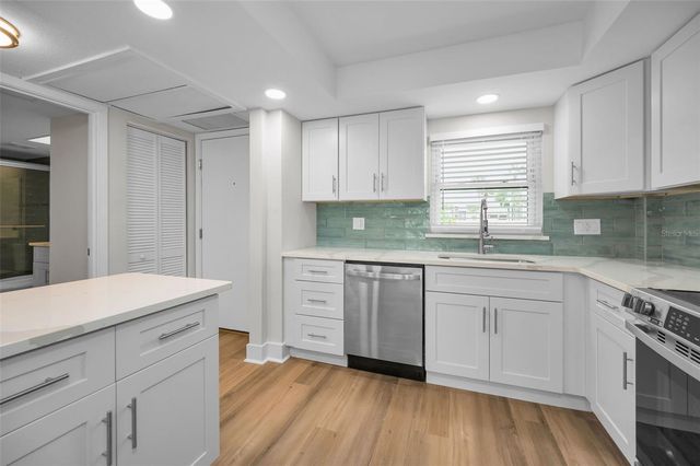 4650 COVE CIRCLE 105, St Petersburg, FL 33708
