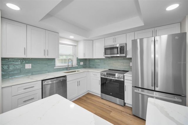 4650 COVE CIRCLE 105, St Petersburg, FL 33708
