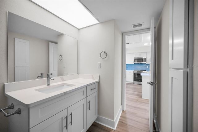 4650 COVE CIRCLE 105, St Petersburg, FL 33708