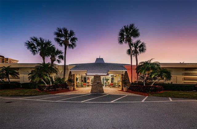 4650 COVE CIRCLE 105, St Petersburg, FL 33708