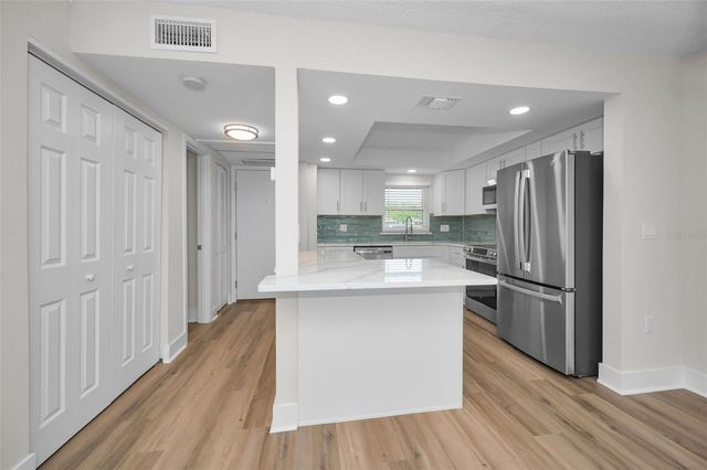 4650 COVE CIRCLE 105, St Petersburg, FL 33708
