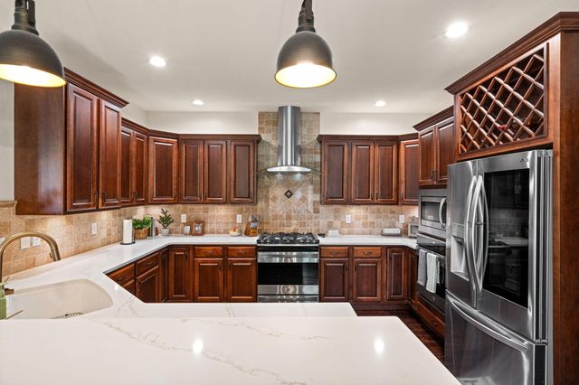 906 Theresa Drive, Crown Point, IN 46307