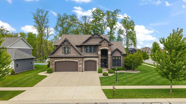 906 Theresa Drive, Crown Point, IN 46307