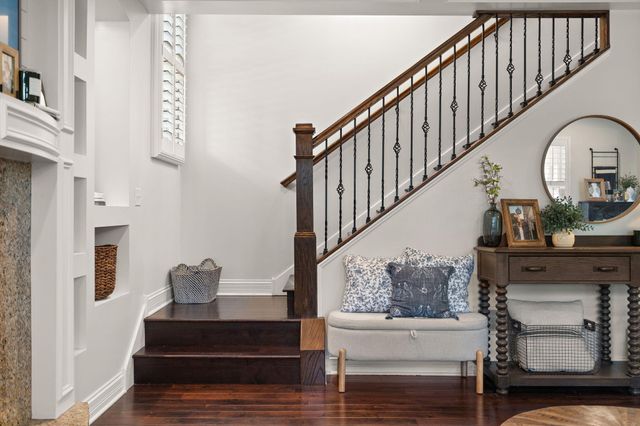 906 Theresa Drive, Crown Point, IN 46307