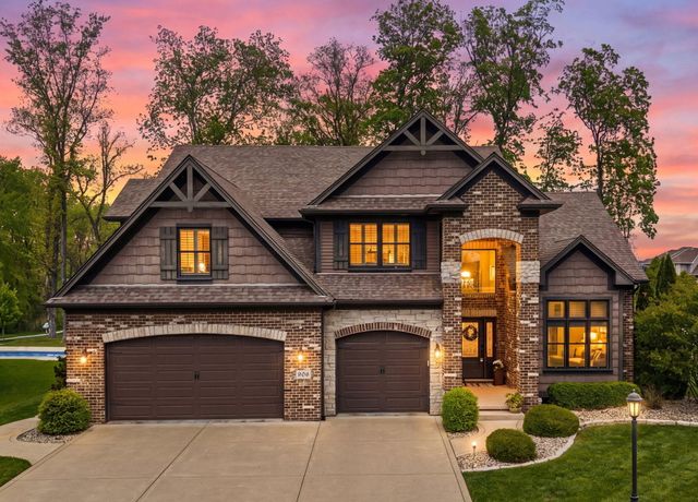 906 Theresa Drive, Crown Point, IN 46307