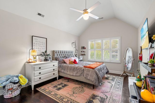 906 Theresa Drive, Crown Point, IN 46307