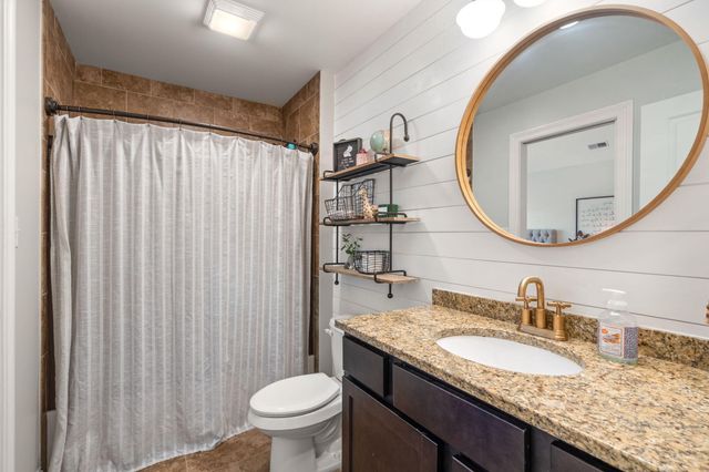 906 Theresa Drive, Crown Point, IN 46307