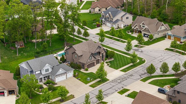 906 Theresa Drive, Crown Point, IN 46307
